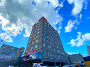 F1 Hotel